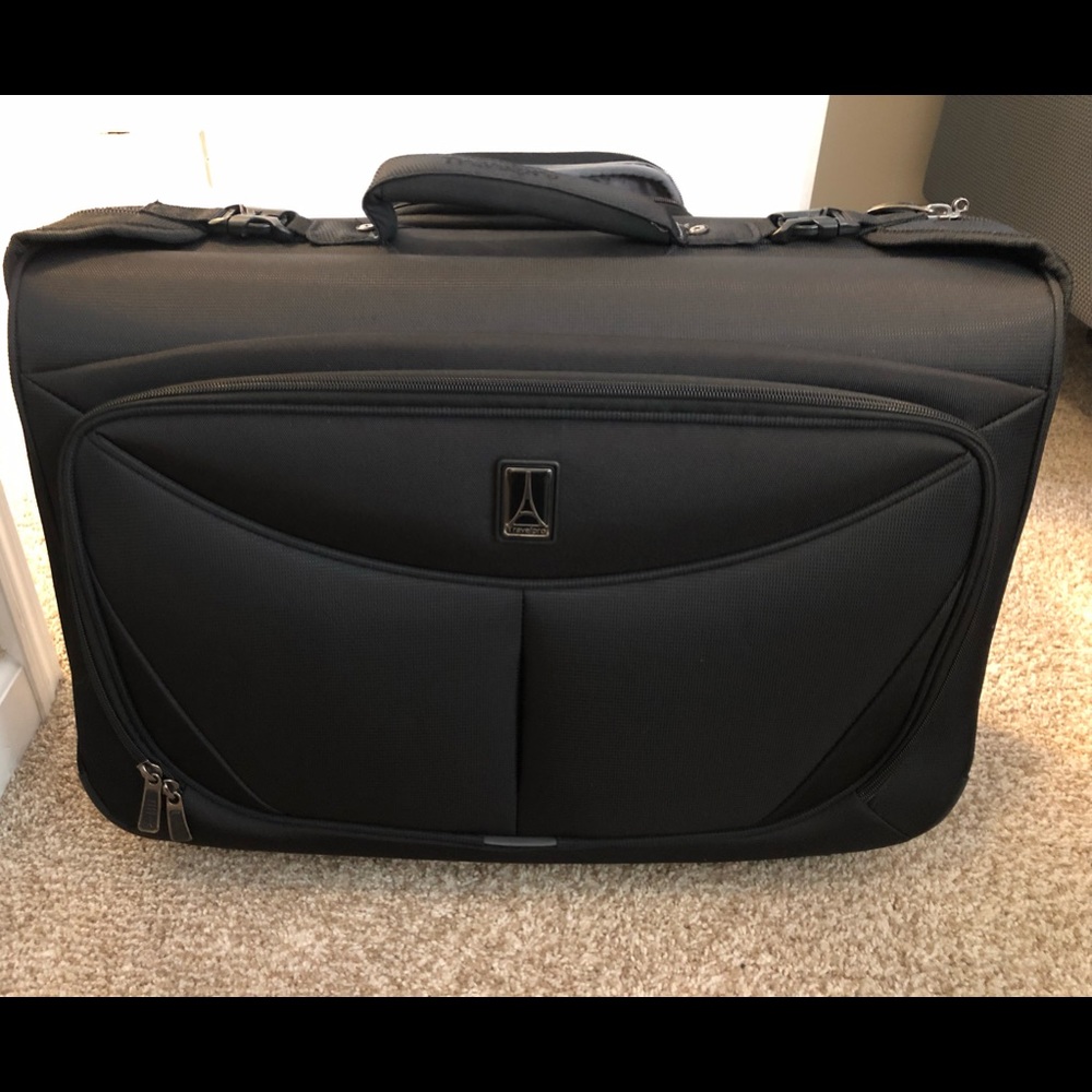 Carry on garment lightweight luggage. Like new!